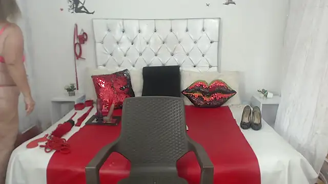 Snapshot of Sweetbigcatt chatting on 05.31.26 Sweetbigcatt online show from 05.31.26