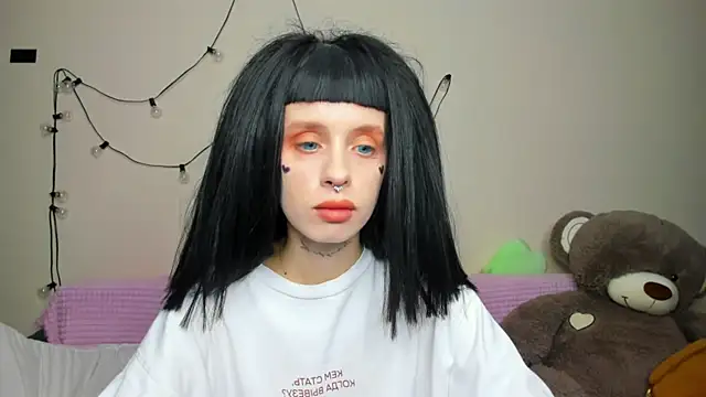 Snapshot of FlowerOfSin2001 chatting on 09.14.25 FlowerOfSin2001 online show from 09.14.25