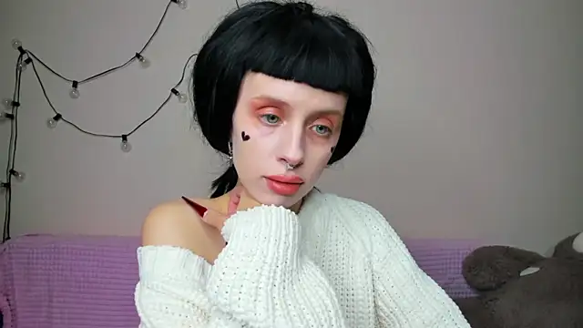 Snapshot of FlowerOfSin2001 chatting on 10.10.25 FlowerOfSin2001 online show from 10.10.25