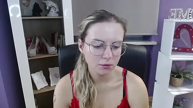 Zoey Erotic online show from 09.17.25