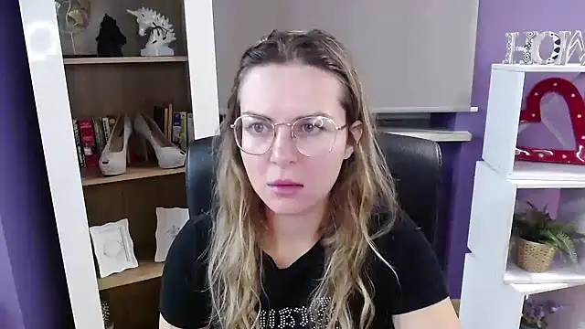 Zoey Erotic online show from 10.16.25