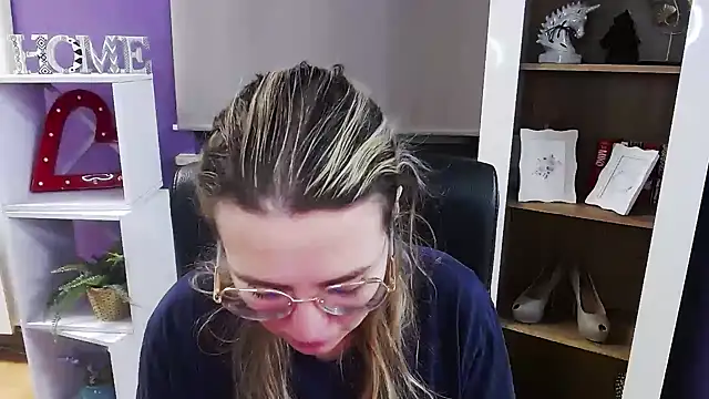 Zoey Erotic online show from 12.17.25