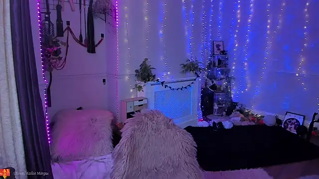 Snapshot of AliceW0lf chatting on 10.18.25 AliceW0lf online show from 10.18.25