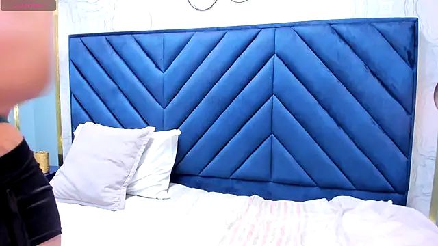 Snapshot of Sariitaa_ chatting on 10.22.25 Sariitaa online show from 10.22.25