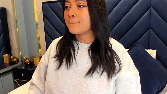 Snapshot of Sariitaa_ chatting on 11.08.25 Sariitaa online show from 11.08.25