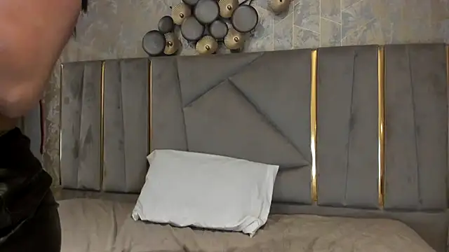 Snapshot of Sariitaa_ chatting on 12.16.25 Sariitaa online show from 12.16.25