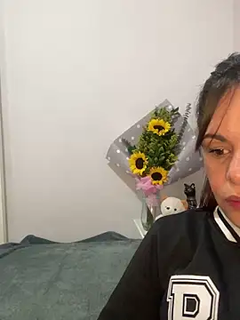 Snapshot of Kataliina chatting on 03.19.25 Kataliina online show from 03.19.25