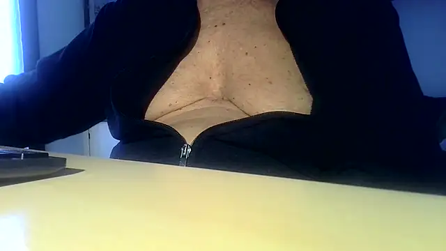 Snapshot of tachione2 chatting on 11.19.25 tachione2 online show from 11.19.25