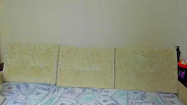 Snapshot of Little_Sweet_Kittens chatting on 12.05.24 Little Sweet Kittens online show from 12.05.24