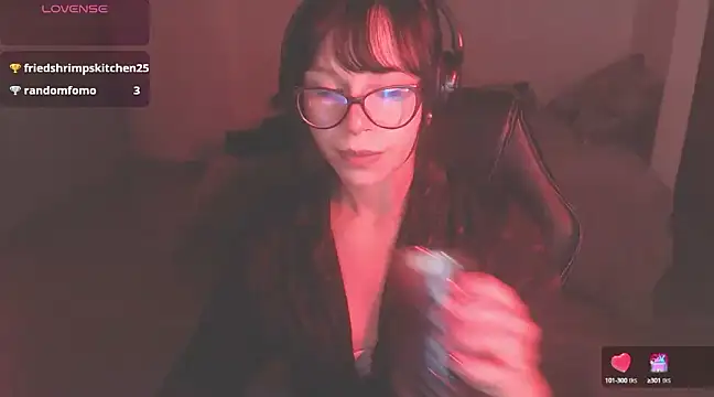 Snapshot of modjo_ chatting on 02.13.25 modjo  online show from 02.13.25