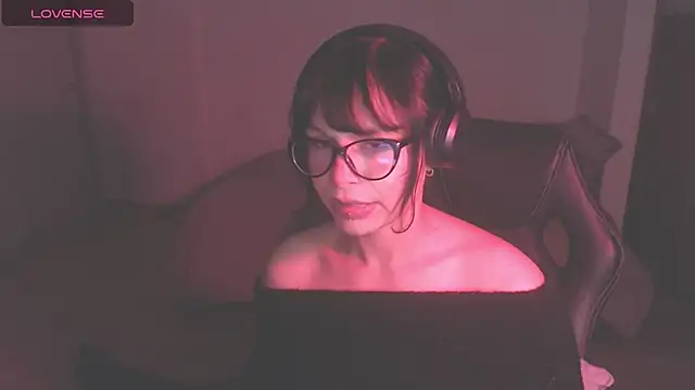 Snapshot of modjo_ chatting on 09.28.25 modjo  online show from 09.28.25