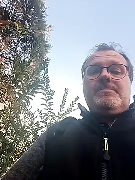 Snapshot of mike9473 chatting on 10.10.25 mike9473 online show from 10.10.25