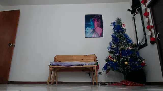 Snapshot of charlottezoe15 chatting on 11.21.25 charlottezoe15 online show from 11.21.25