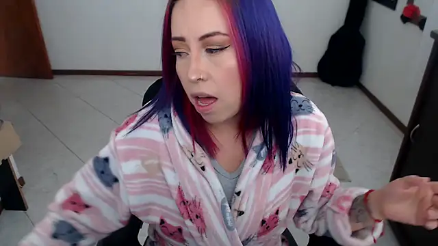 Snapshot of charlottezoe15 chatting on 02.18.26 charlottezoe15 online show from 02.18.26