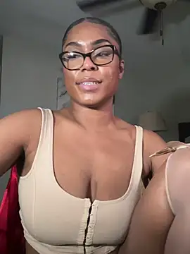 Snapshot of CandyLuxxxx chatting on 03.01.25 CandyLuxxxx online show from 03.01.25