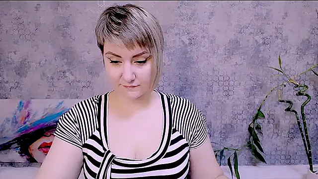 Djullia online show from 10.30.25