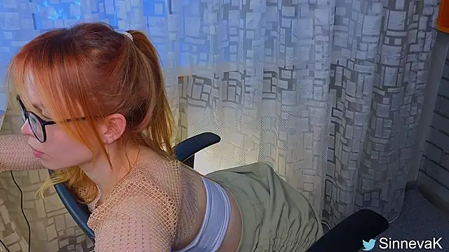 Snapshot of sinteas chatting on 02.04.25 sinteas online show from 02.04.25