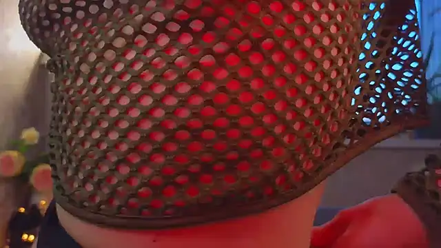 Snapshot of sinteas chatting on 10.27.25 sinteas online show from 10.27.25