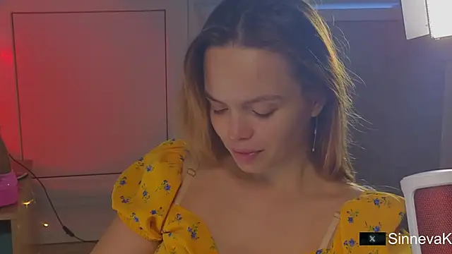 Snapshot of sinteas chatting on 11.25.25 sinteas online show from 11.25.25