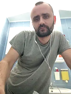 Snapshot of Govora chatting on 02.17.25 Govora online show from 02.17.25