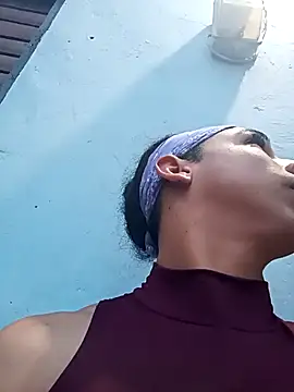 Snapshot of brunettehot77 chatting on 09.17.25 brunettehot77 online show from 09.17.25