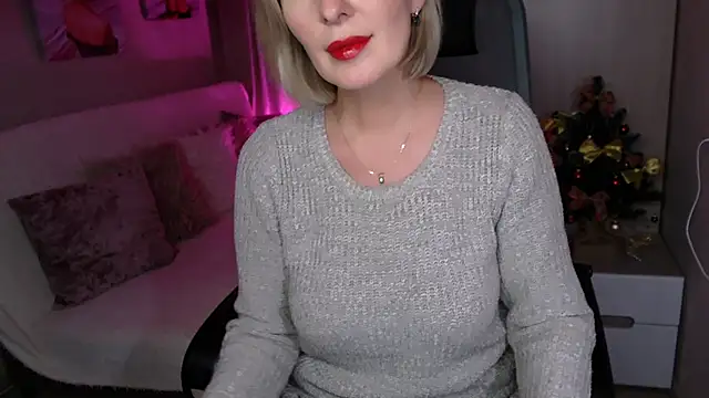Snapshot of sensualEmilia chatting on 01.09.25 sensualEmilia online show from 01.09.25