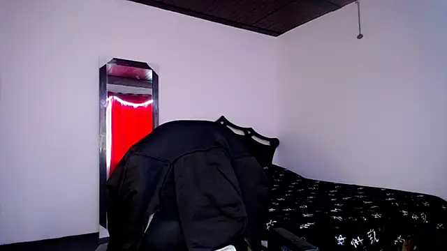 Snapshot of Deiby_casas chatting on 01.25.25 Deiby casas online show from 01.25.25