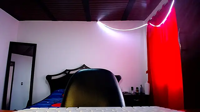 Snapshot of Deiby_casas chatting on 02.23.25 Deiby casas online show from 02.23.25