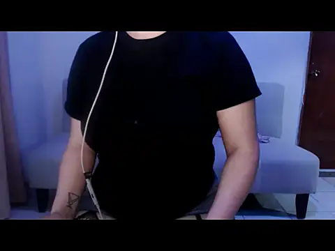 Snapshot of YummymeowW chatting on 06.18.26 YummymeowW online show from 06.18.26