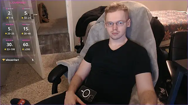 Snapshot of doloresman chatting on 02.19.25 doloresman online show from 02.19.25