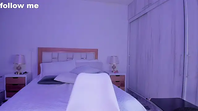 mia hank online show from 02.19.25