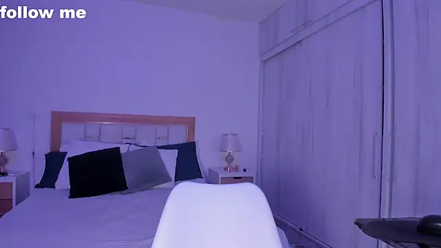 mia hank online show from 02.24.25