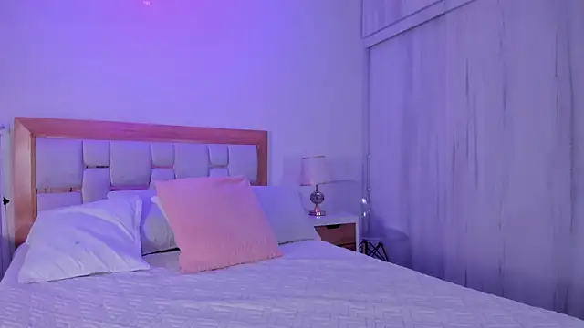 mia hank online show from 02.18.26