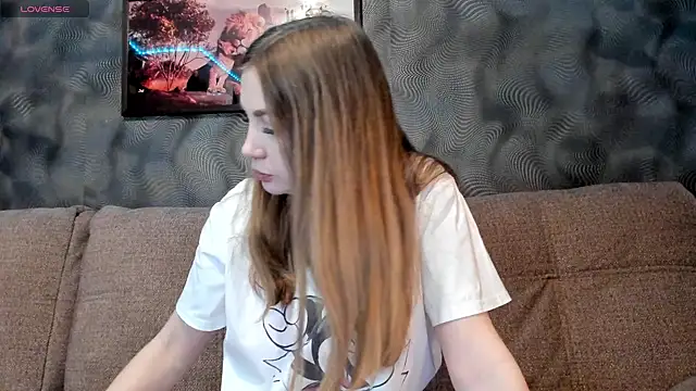 Snapshot of CassieMils chatting on 02.28.25 CassieMils online show from 02.28.25