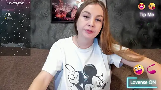 Snapshot of CassieMils chatting on 09.13.25 CassieMils online show from 09.13.25