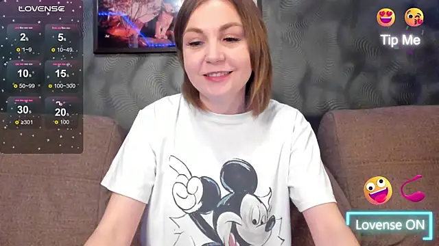 Snapshot of CassieMils chatting on 05.12.26 CassieMils online show from 05.12.26