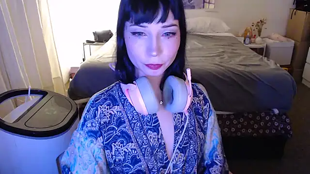 latinpetit online show from 11.21.25