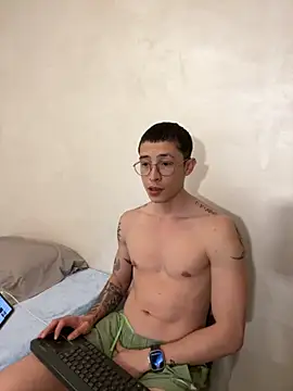 Snapshot of sebas_1122 chatting on 05.26.26 sebas 1122 online show from 05.26.26