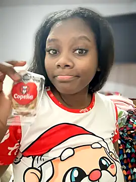 Snapshot of Tayra_Siny chatting on 12.23.25 Tayra Siny online show from 12.23.25