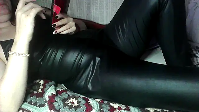 Alma Evelynne online show from 12.17.25