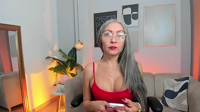  Nicoletteshea  online show from 07.07.26