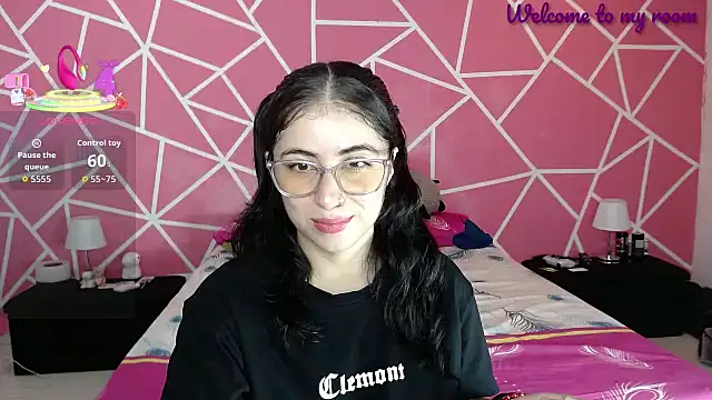 Snapshot of valentina_angel chatting on 09.18.25 valentina angel online show from 09.18.25