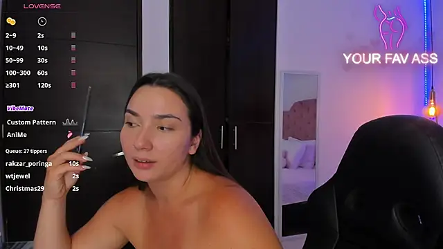 Snapshot of ava_blue chatting on 01.10.25 ava blue online show from 01.10.25
