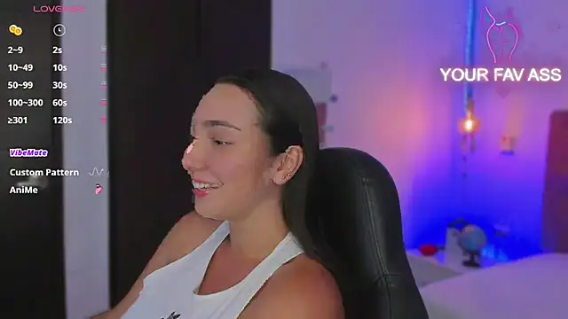 Snapshot of ava_blue chatting on 02.08.25 ava blue online show from 02.08.25