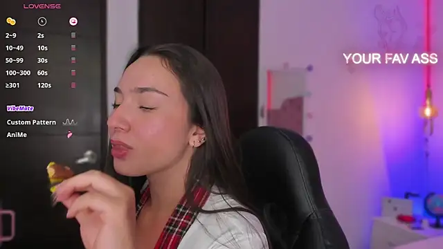 Snapshot of ava_blue chatting on 02.19.25 ava blue online show from 02.19.25