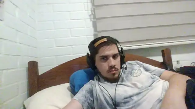 Snapshot of hung_weeb chatting on 12.10.24 hung weeb online show from 12.10.24