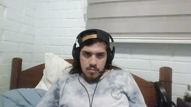 Snapshot of hung_weeb chatting on 12.15.24 hung weeb online show from 12.15.24