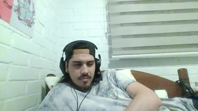 Snapshot of hung_weeb chatting on 12.16.24 hung weeb online show from 12.16.24