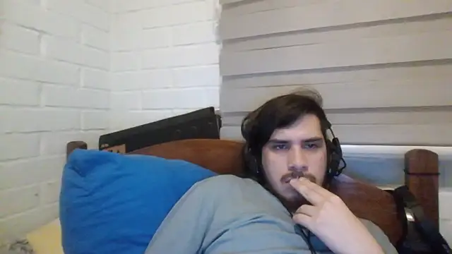 Snapshot of hung_weeb chatting on 01.15.25 hung weeb online show from 01.15.25