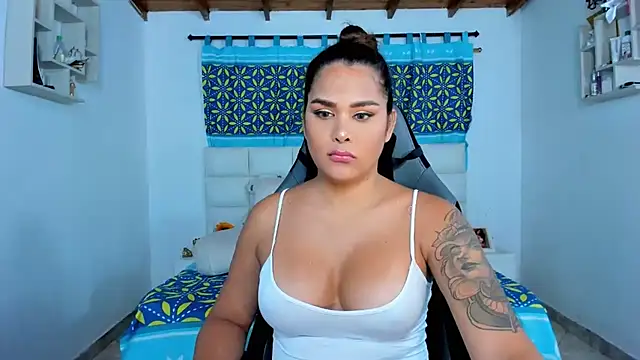 Snapshot of shadia-orozco chatting on 02.11.25 shadia-orozco online show from 02.11.25